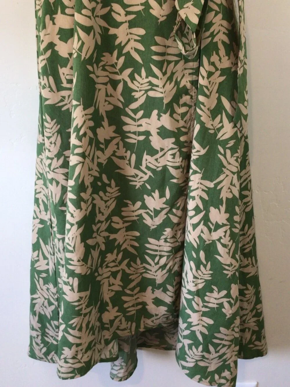 Dazy Green and Tan Print Puff Sleeve Tie Waist Long Dress - Picture 4 of 7